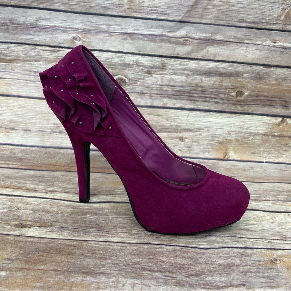 Suede pumps size 8.5